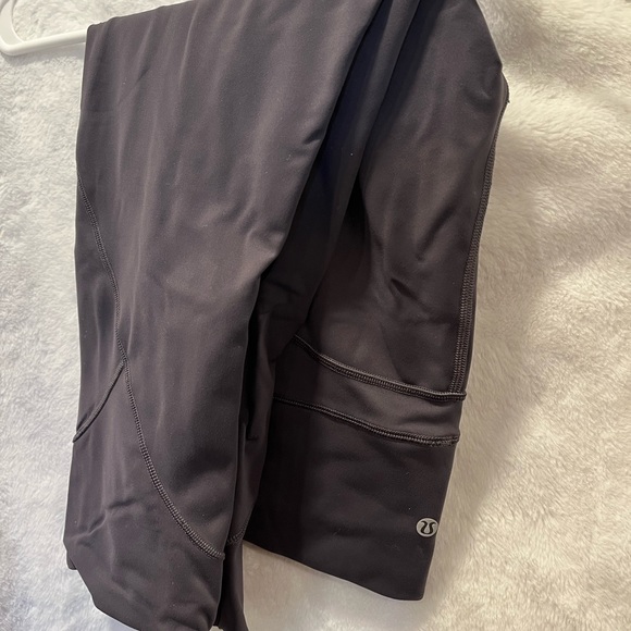 Lululemon In Movement Crop *Everlux 19” - Picture 1 of 2